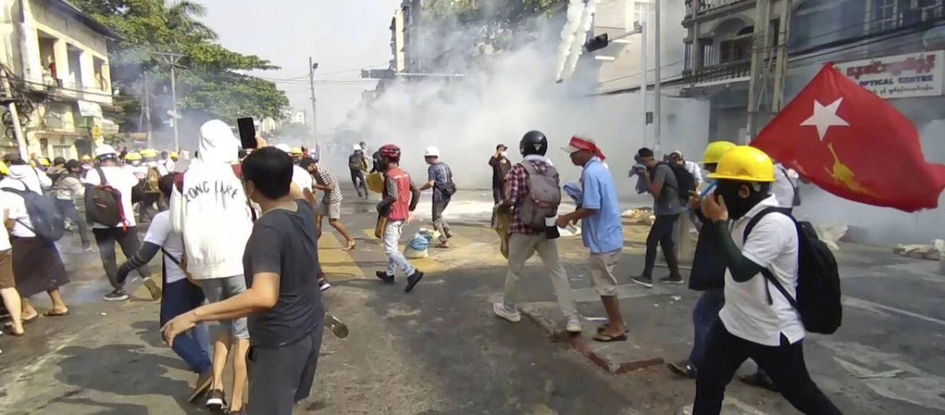 Μιανμάρ: Πάνω από 30 άνθρωποι σκοτώθηκαν ανάμεσά τους γυναίκες και παιδιά - Έκαψαν τα πτώματά τους